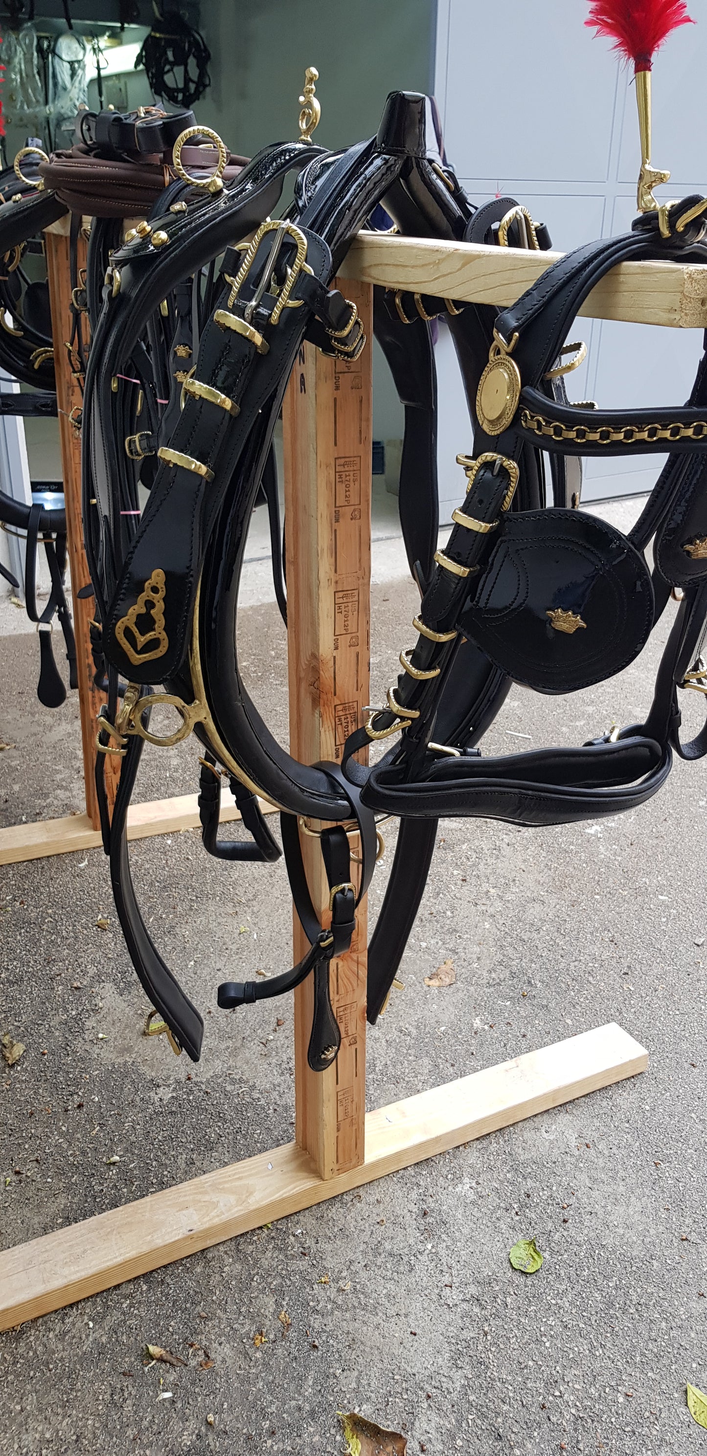 FINIMENTO PARIGLIA NERO LUCIDO/ ACCESSORI OTTONE