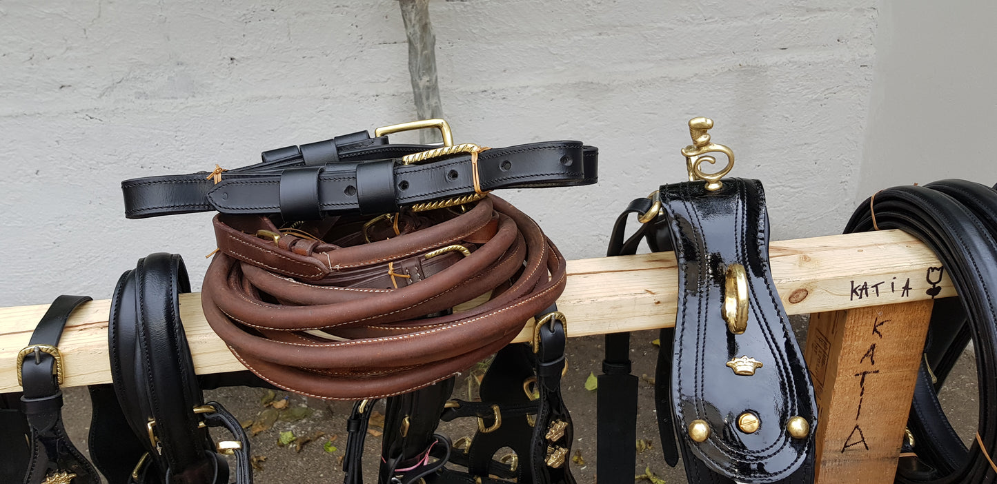 FINIMENTO PARIGLIA NERO LUCIDO/ ACCESSORI OTTONE