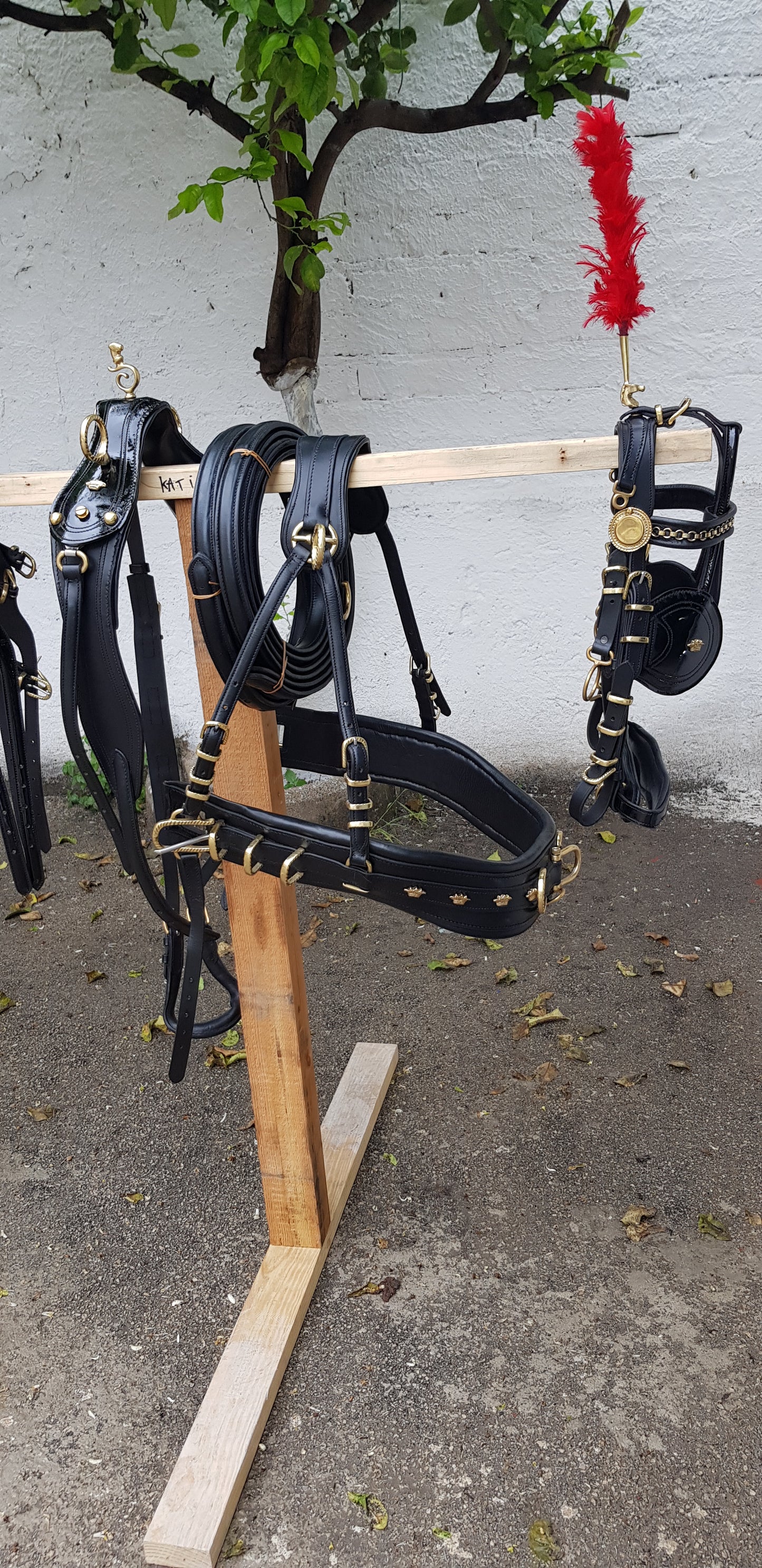 FINIMENTO PARIGLIA NERO LUCIDO/ ACCESSORI OTTONE