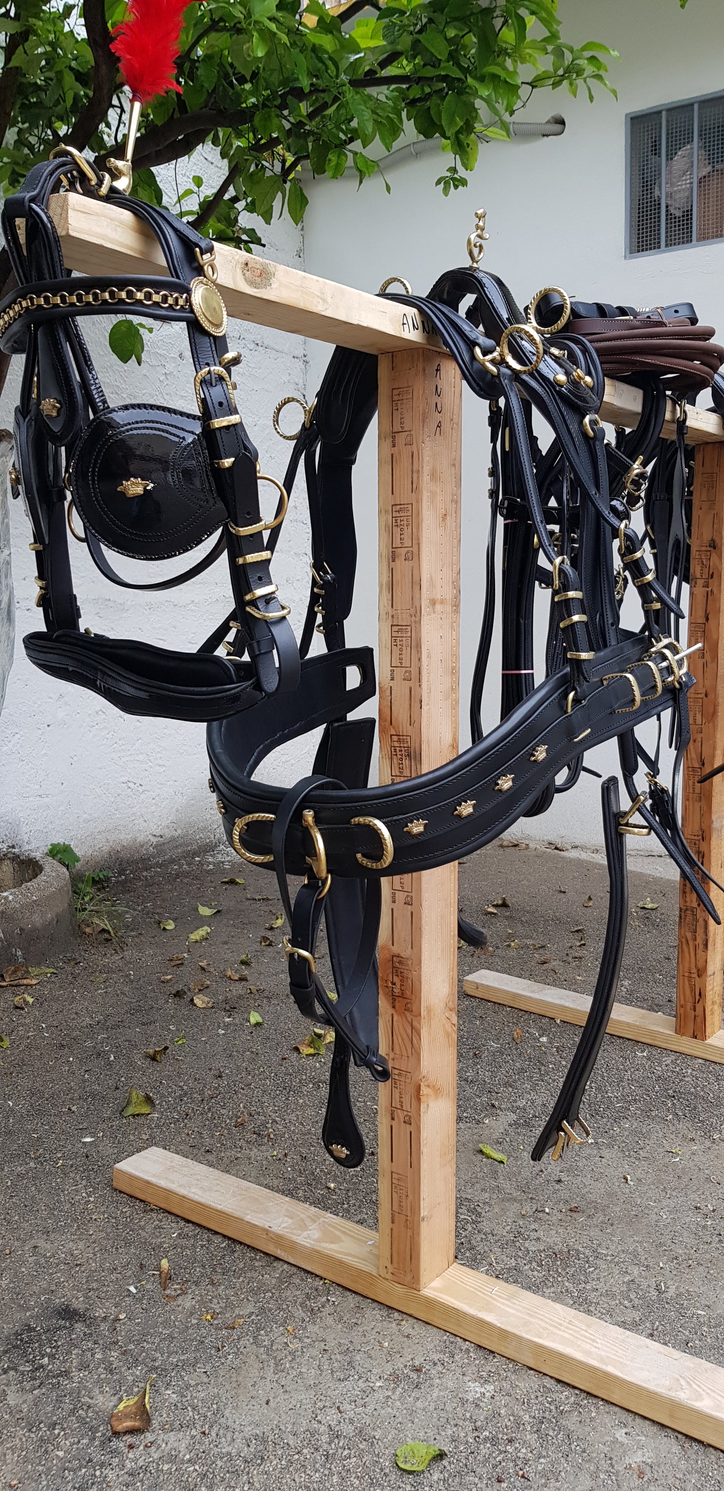 FINIMENTO PARIGLIA NERO LUCIDO/ ACCESSORI OTTONE