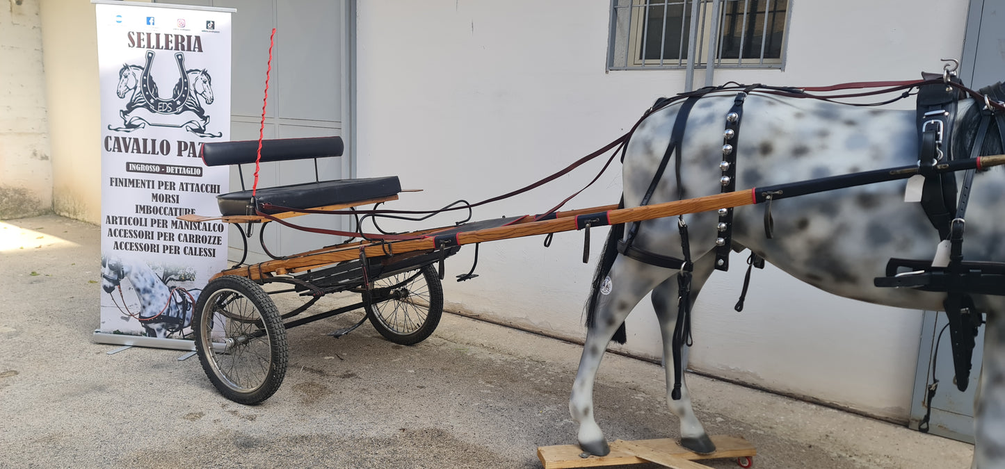 CALESSE IN LEGNO CON IMBOTTITURA E LAVORAZIONE CUOIO NERO CON BORDI ROSSI