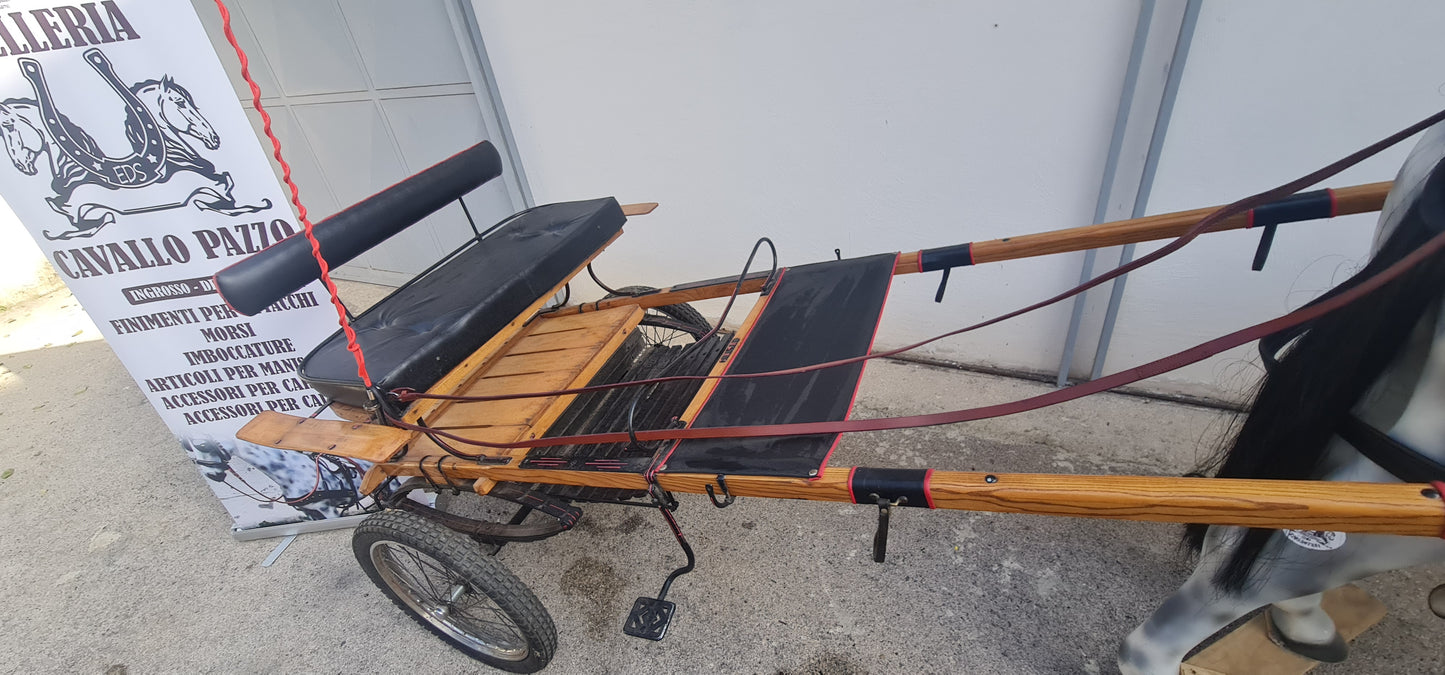 CALESSE IN LEGNO CON IMBOTTITURA E LAVORAZIONE CUOIO NERO CON BORDI ROSSI
