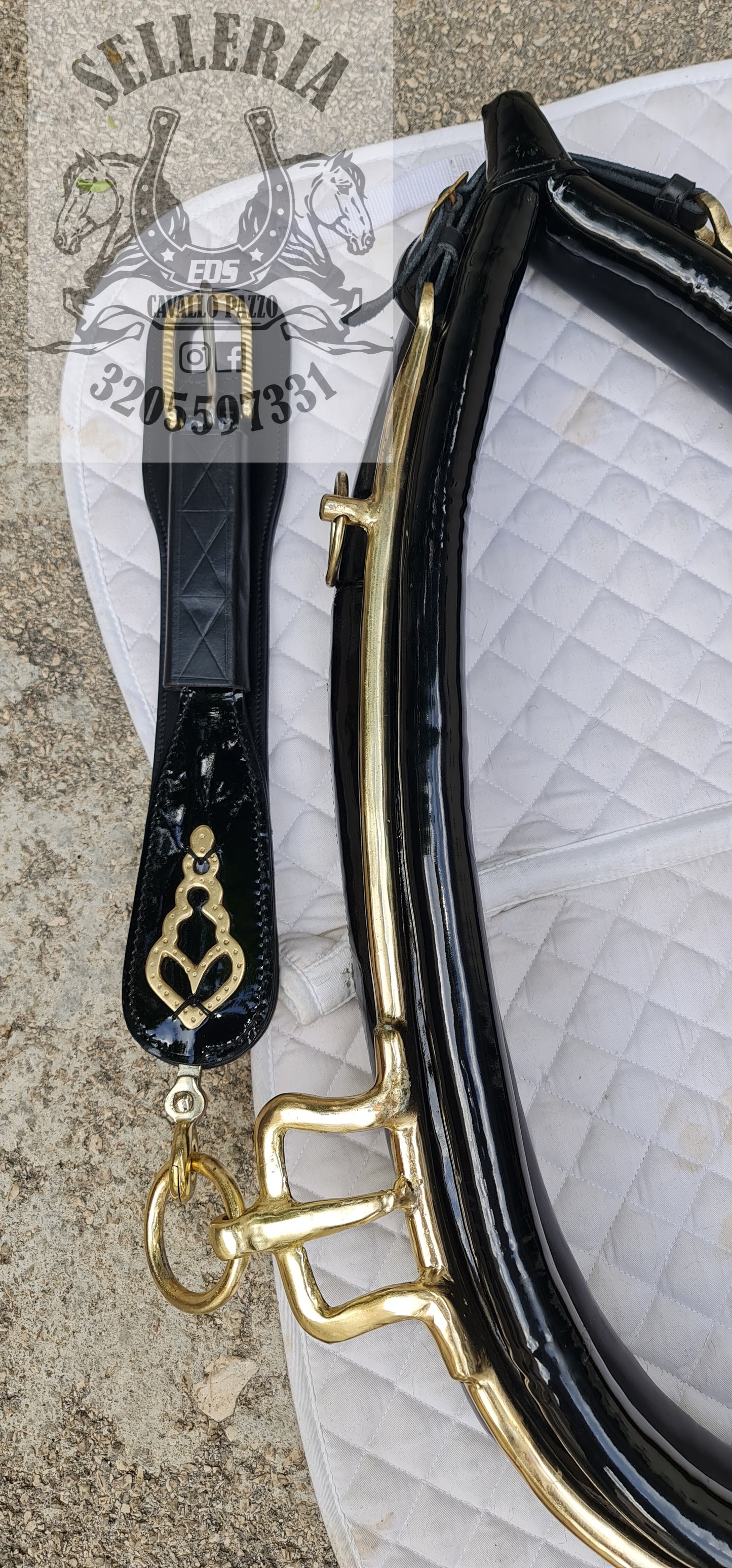 COLLARE CON ACCESSORI LAVORATI