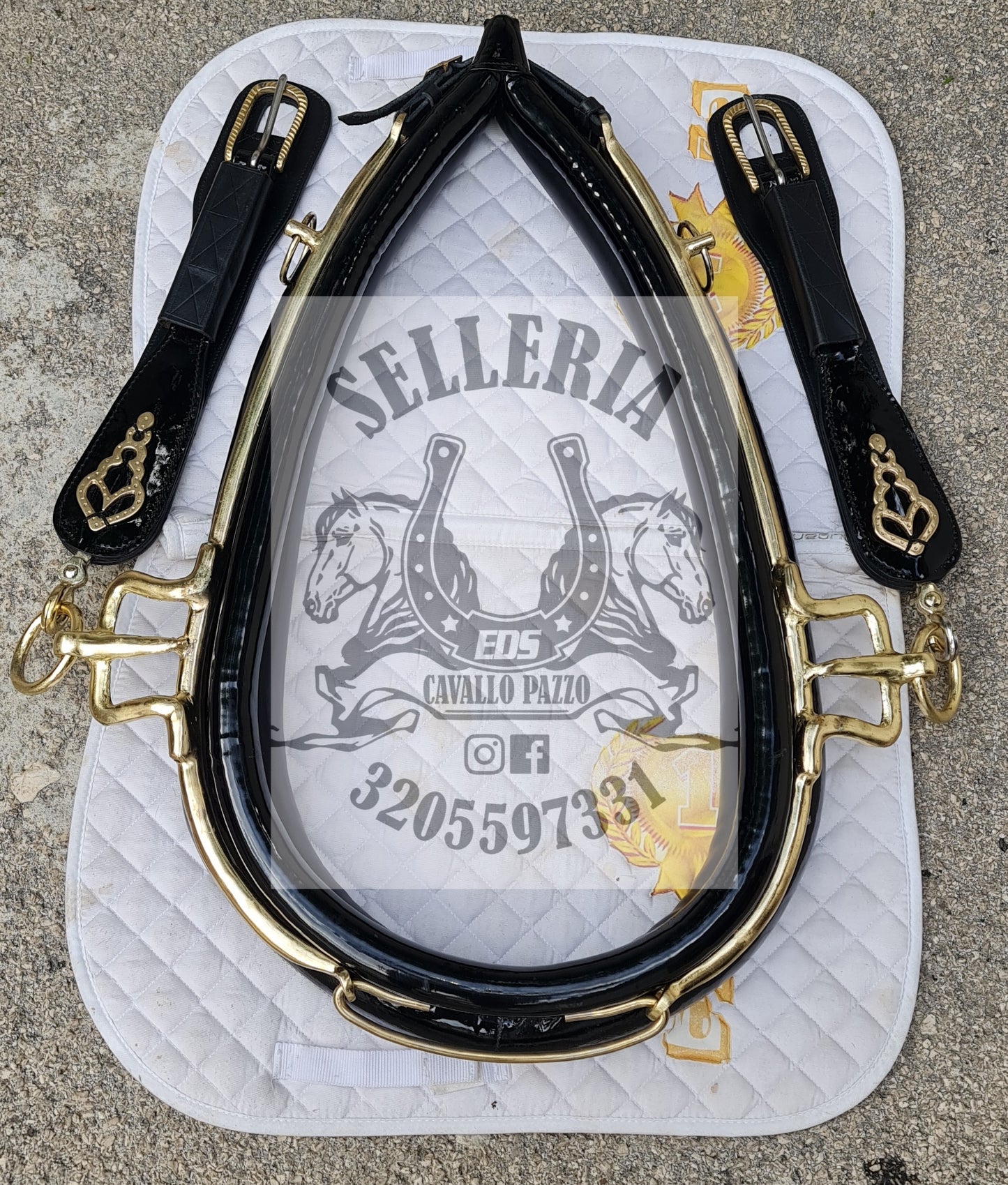 COLLARE CON ACCESSORI LAVORATI