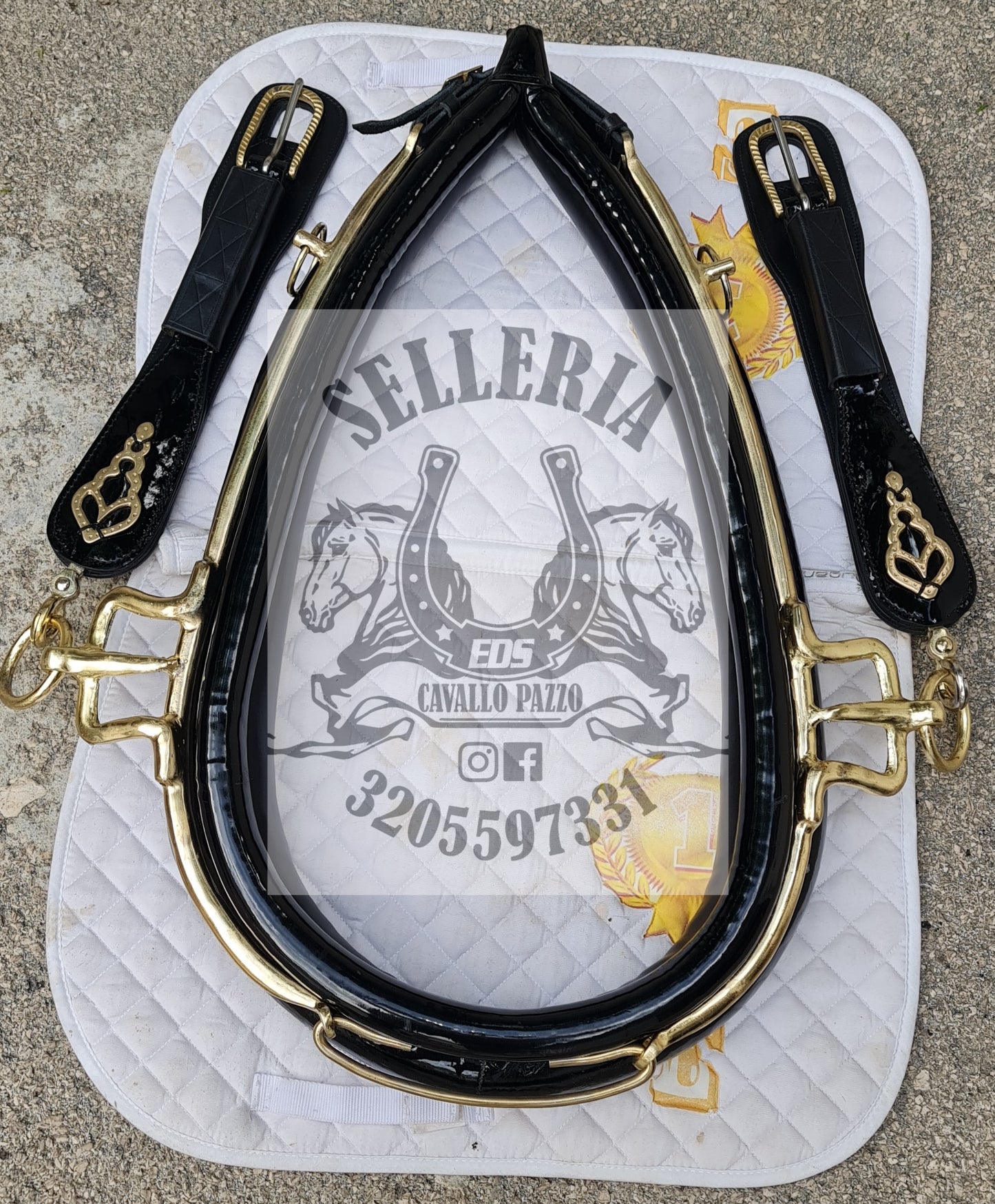COLLARE CON ACCESSORI LAVORATI