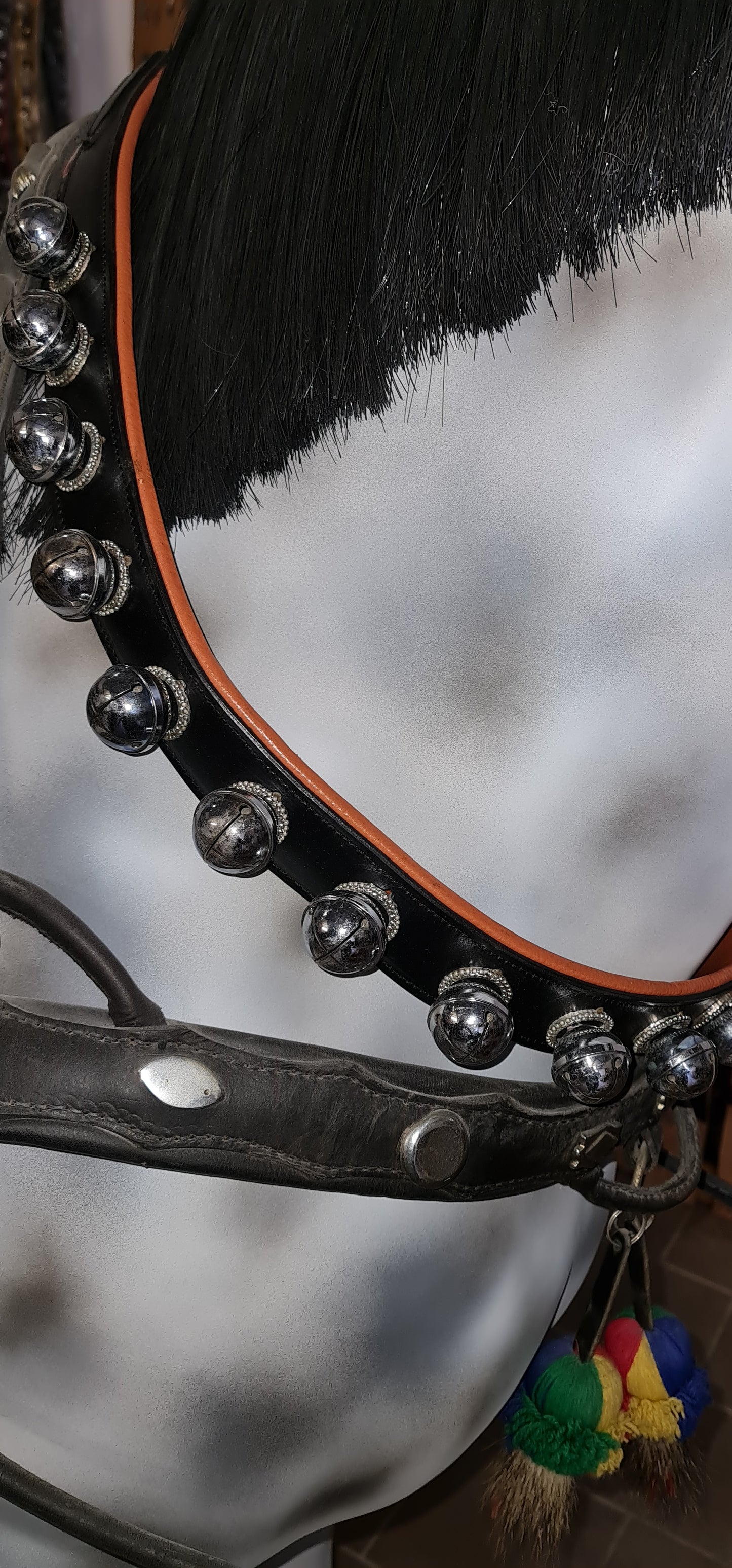 COLLANA CON SONAGLI CONPLETI DI ROSONE PARTICOLARI