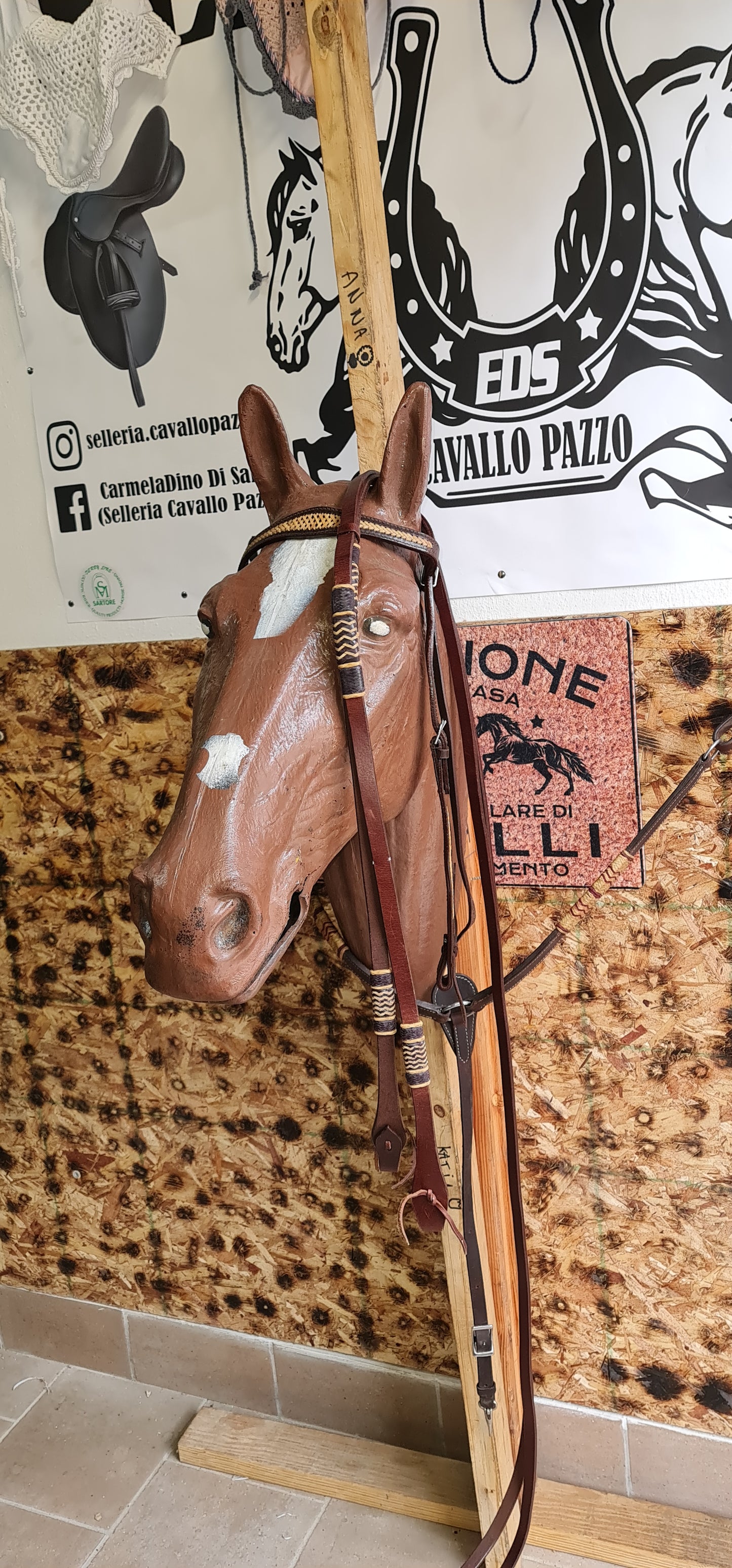 SET , FINIMENTI TESTIERA REDINI PETTORALE WESTERN