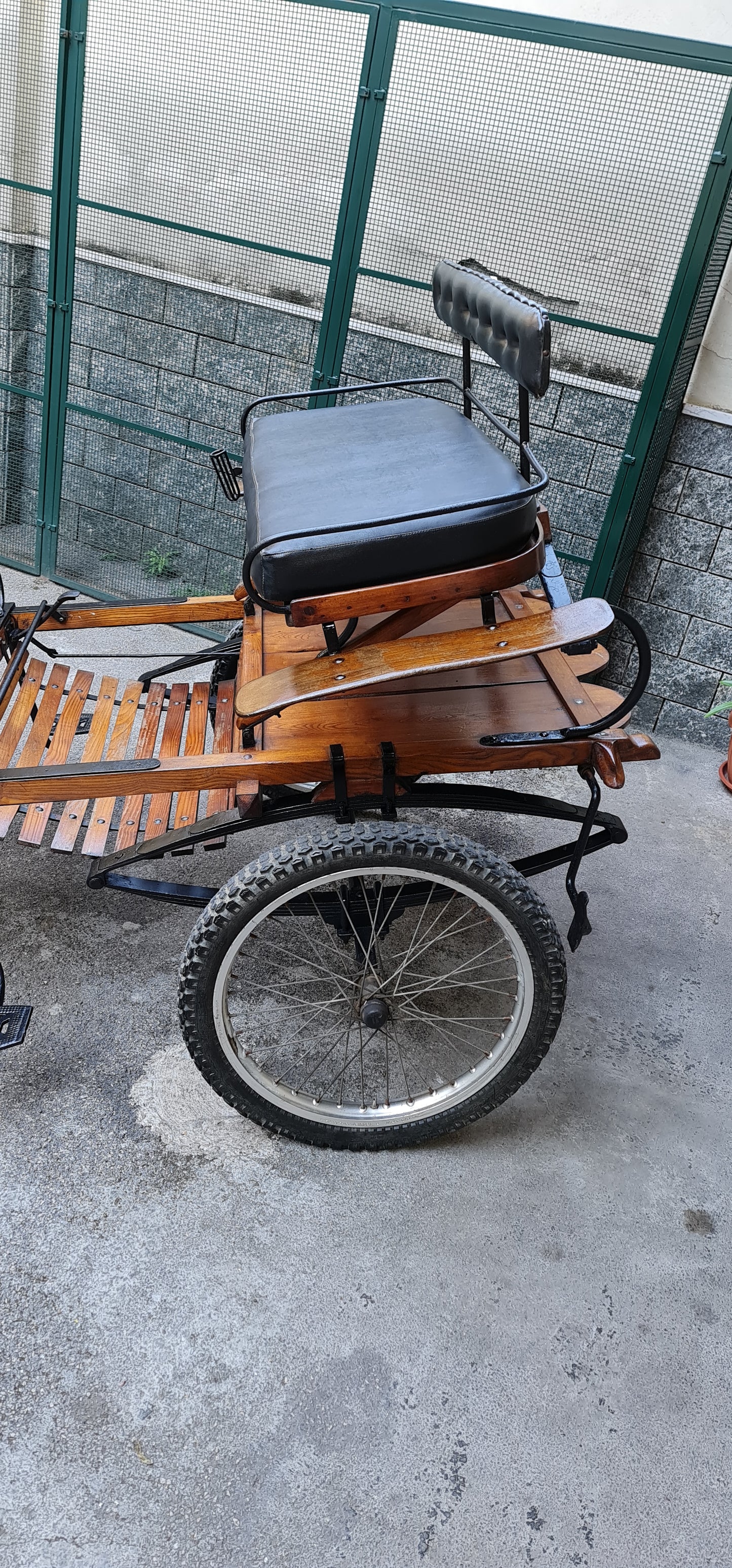 CALESSE IN LEGNO PREGIATO CON TRE BALESTRE