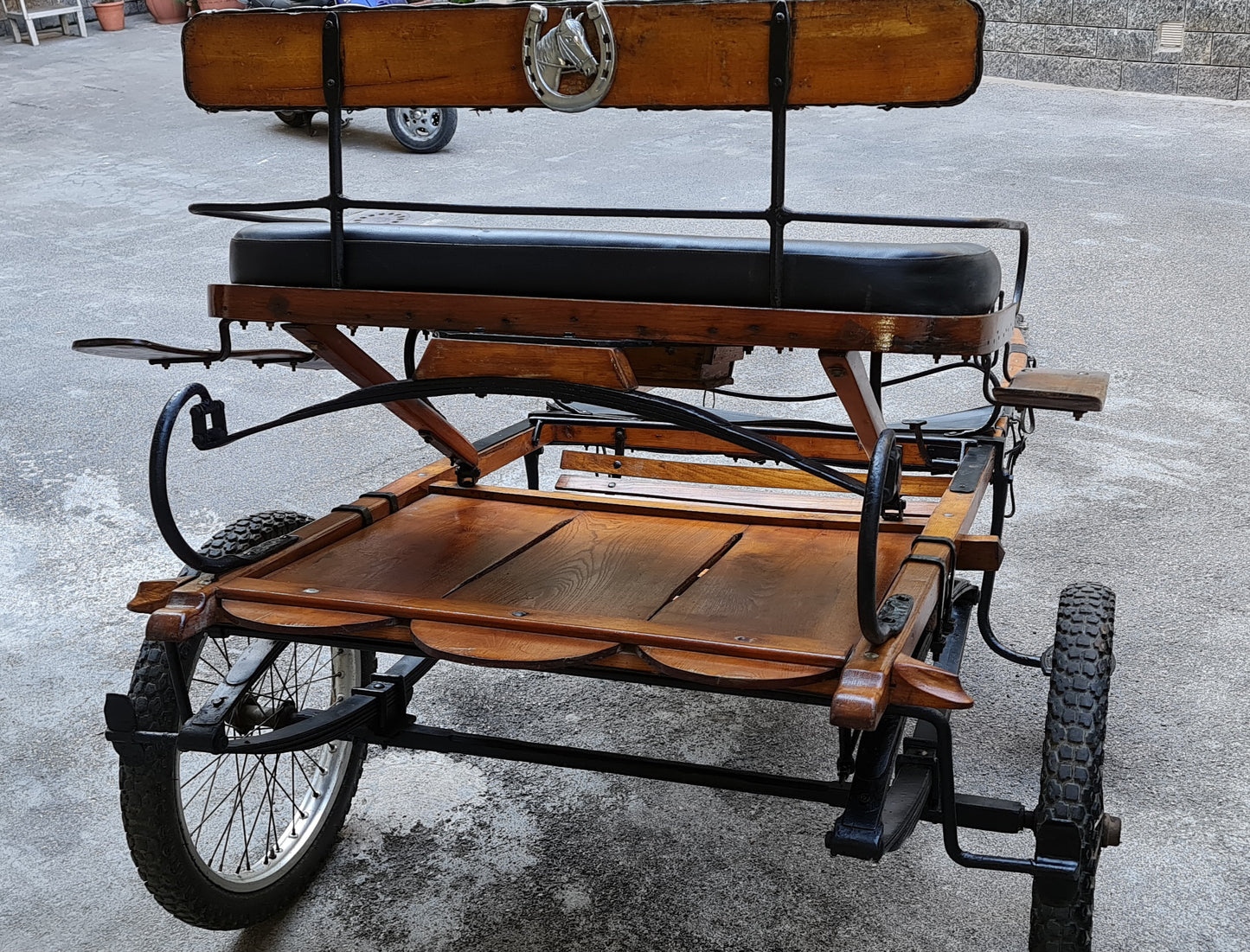 CALESSE IN LEGNO PREGIATO CON TRE BALESTRE