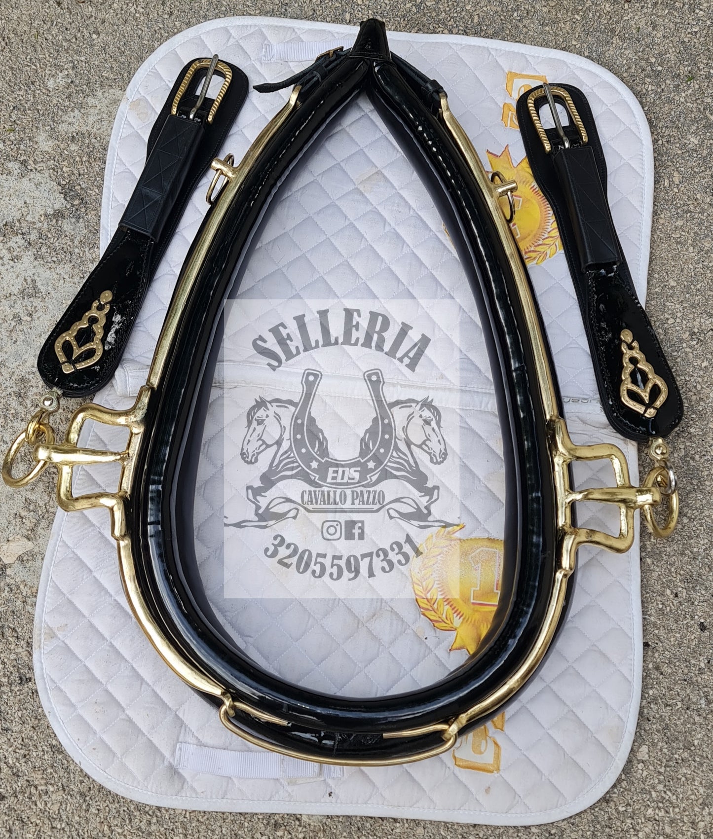 COLLARE CON ACCESSORI LAVORATI