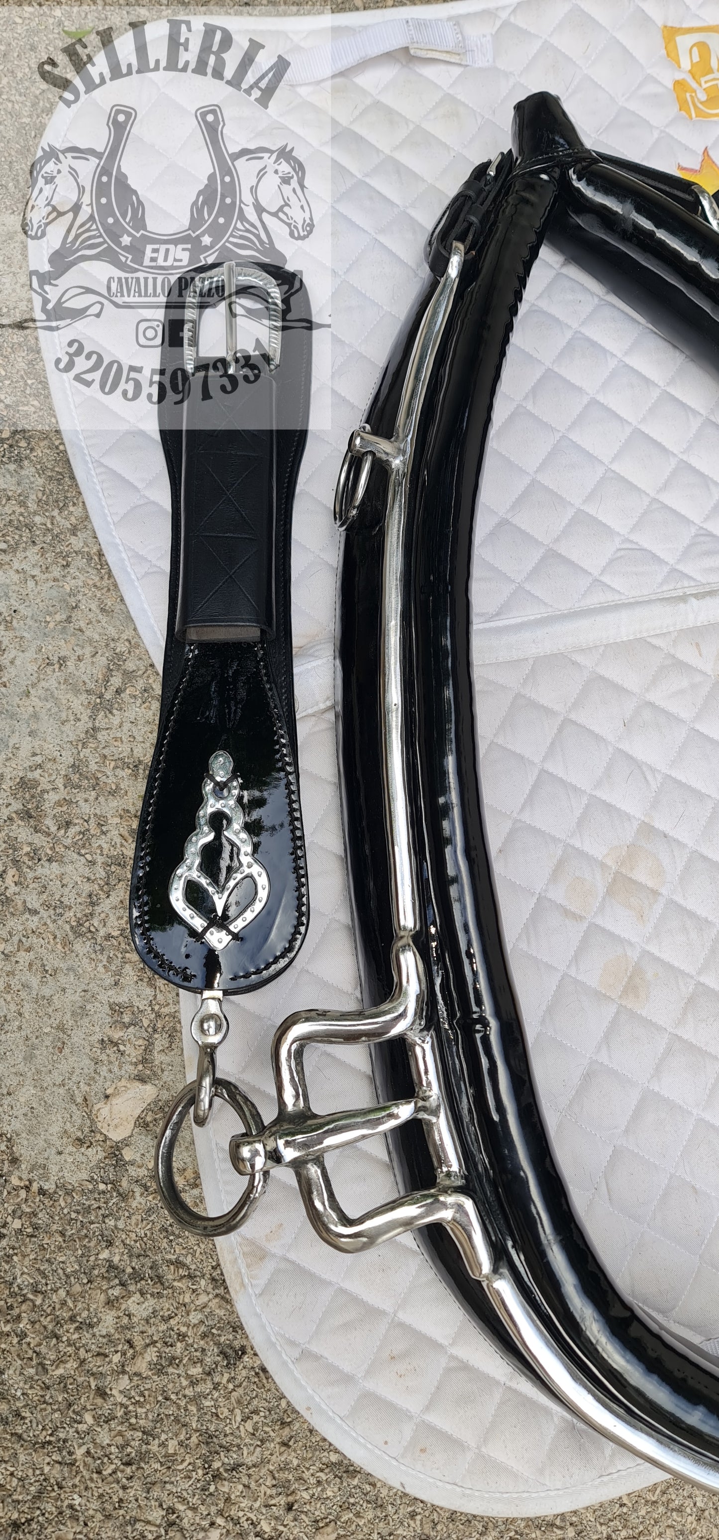 COLLARE CON ACCESSORI LAVORATI
