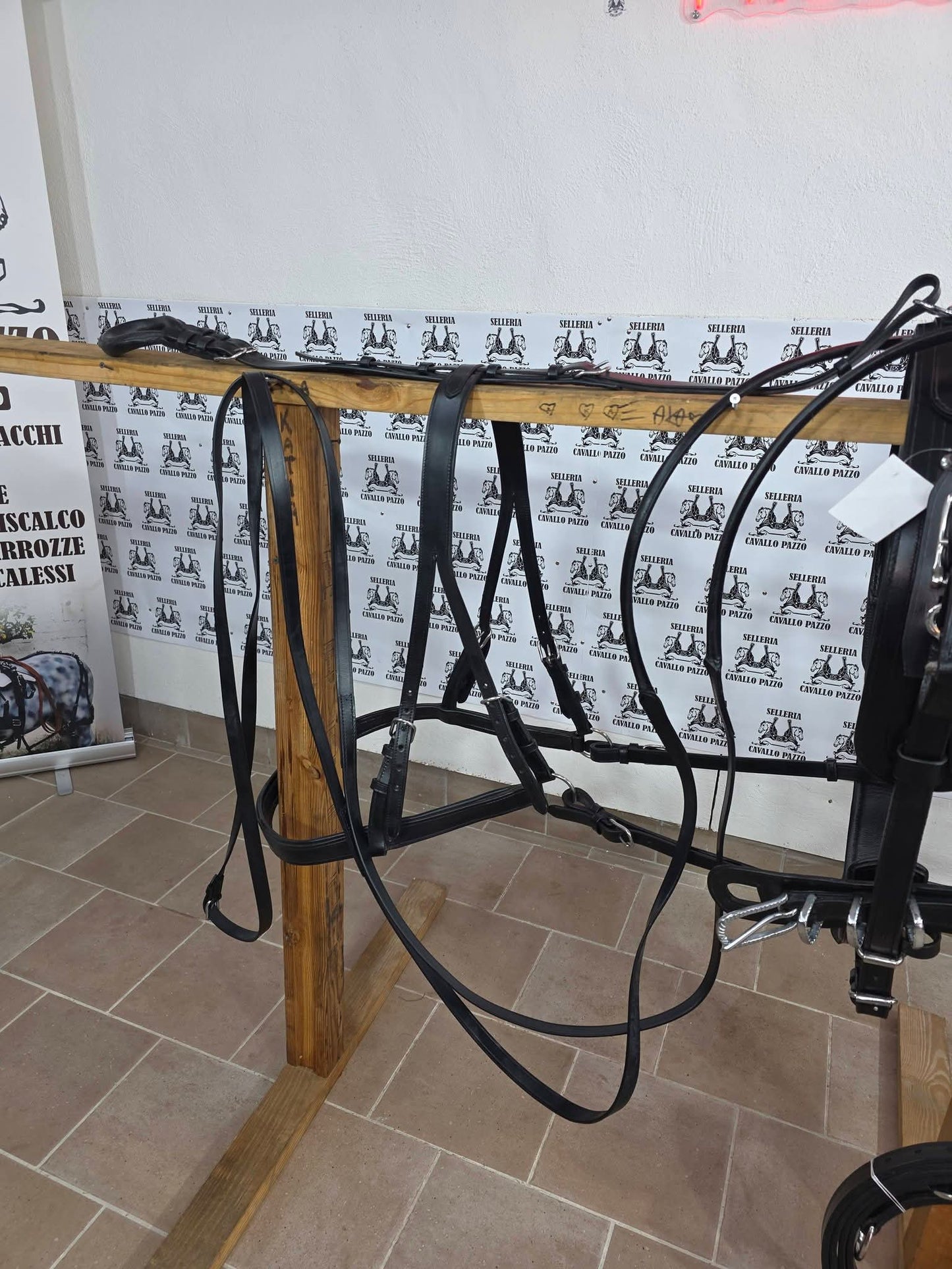 FINIMENTO SINGOLO CON COLLARE PELLE COCCODRILLO