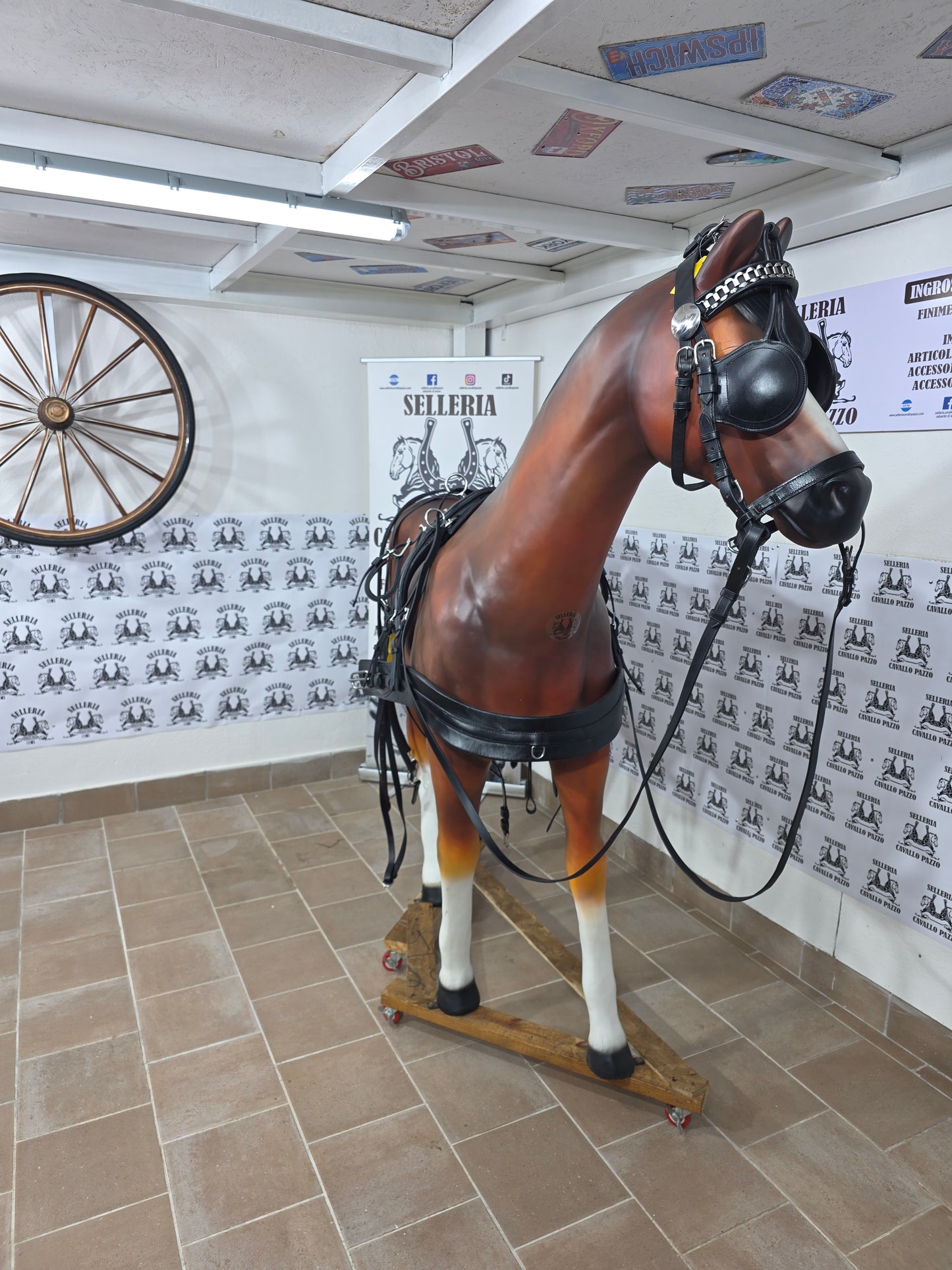 FINIMENTO SINGOLO IN CUOIO NERO O MARRONE