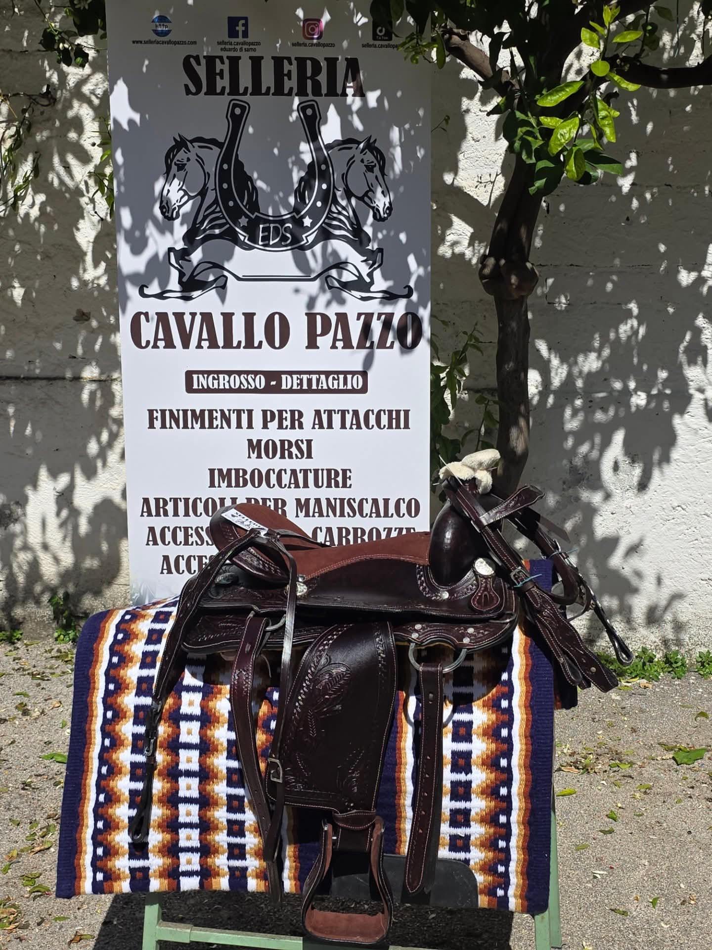 Sella western in cuoio inciso marrone scuro