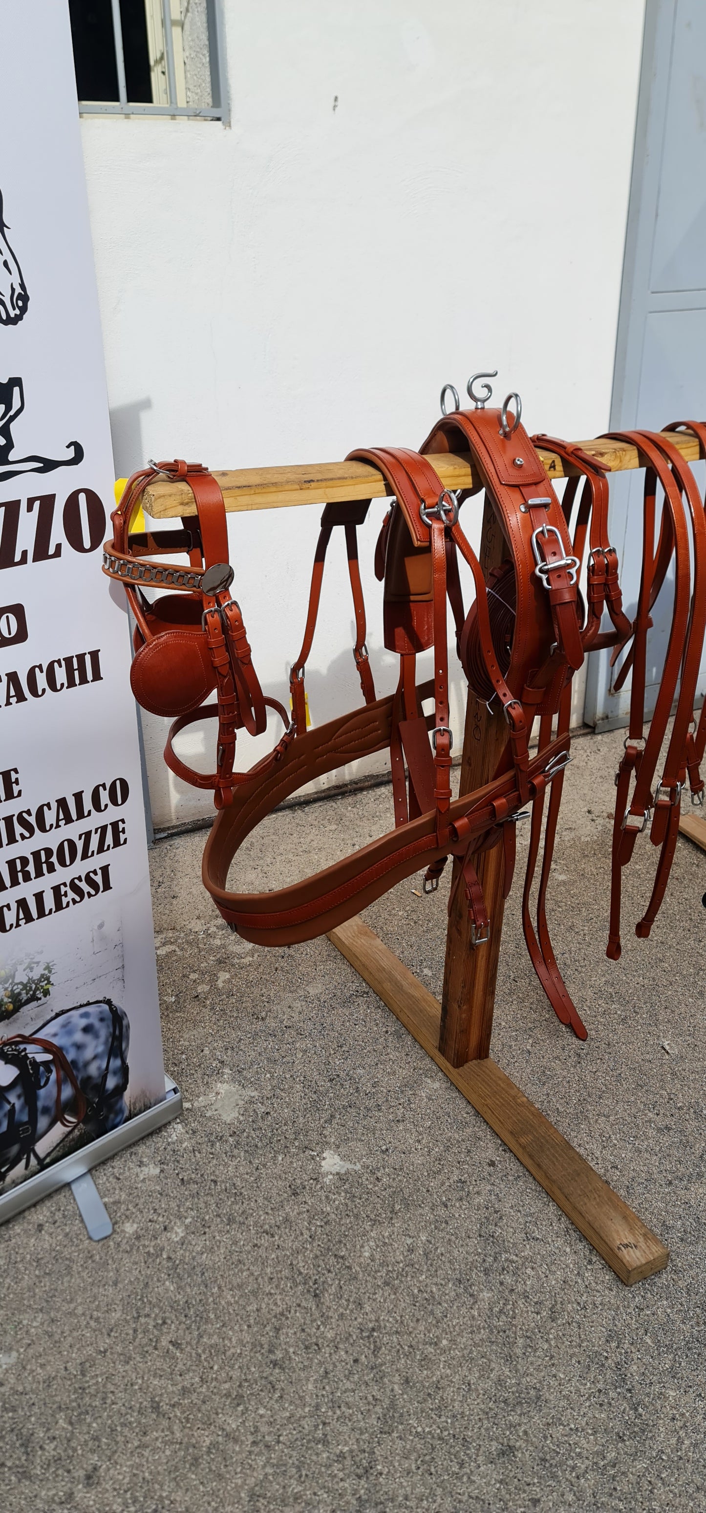 FINIMENTO SINGOLO IN CUOIO NERO O MARRONE