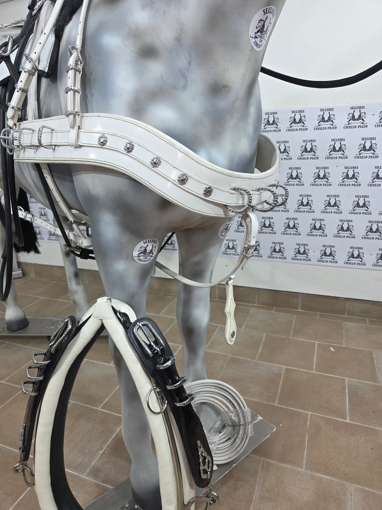 FINIMENTO IN CUOIO BIANCO LUCIDO