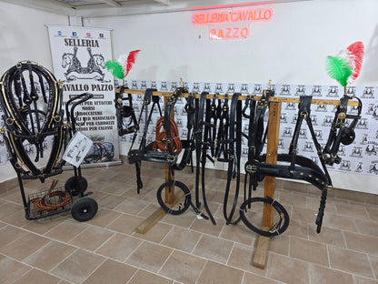 FINIMENTO  IN CUOIO LUCIDO PARTICOLARE E LAVORATO CON PASSANTE UNICO IN CUOIO INCISO / ottone