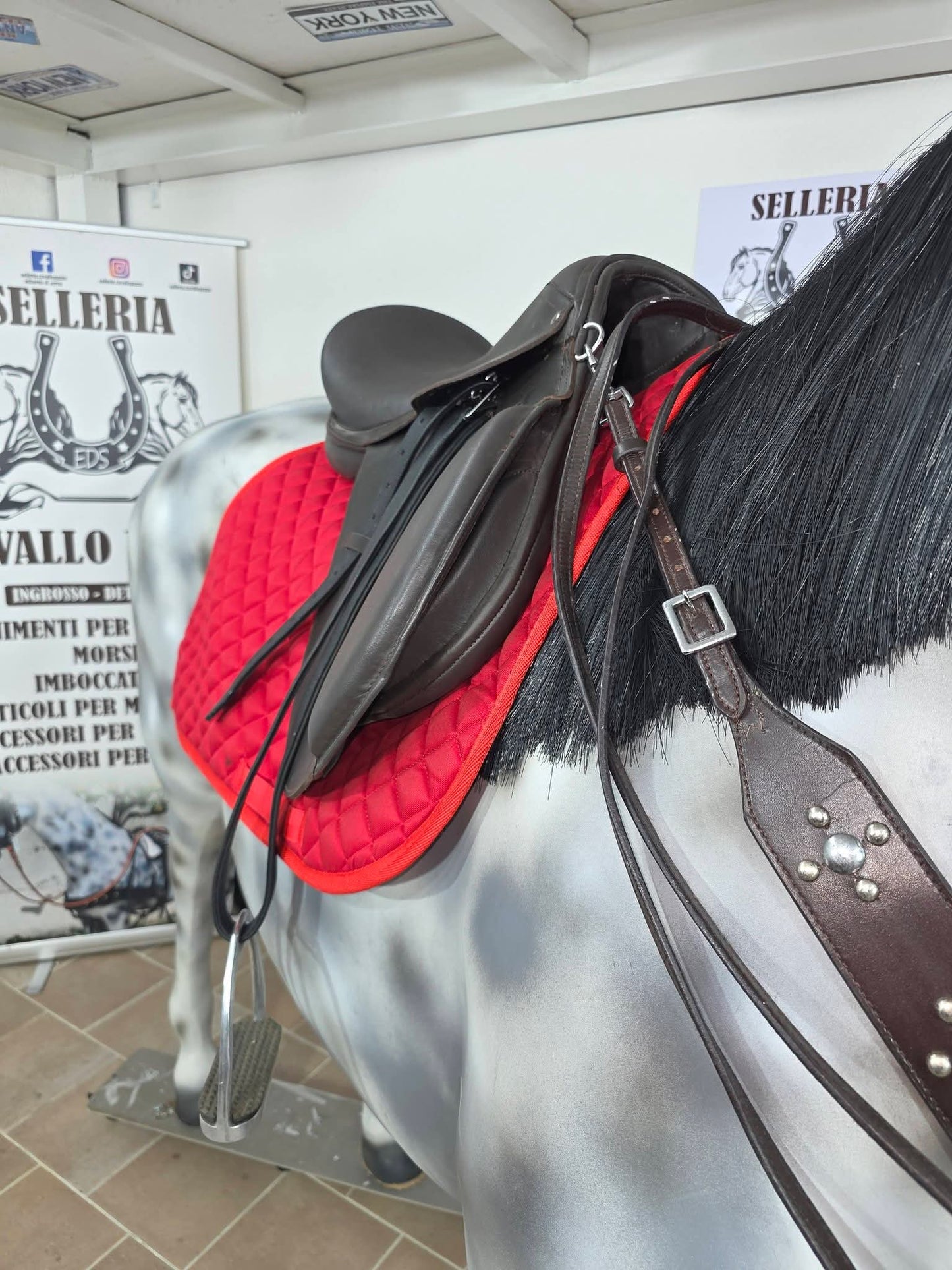 Sella inglese marrone completa o senza accessori