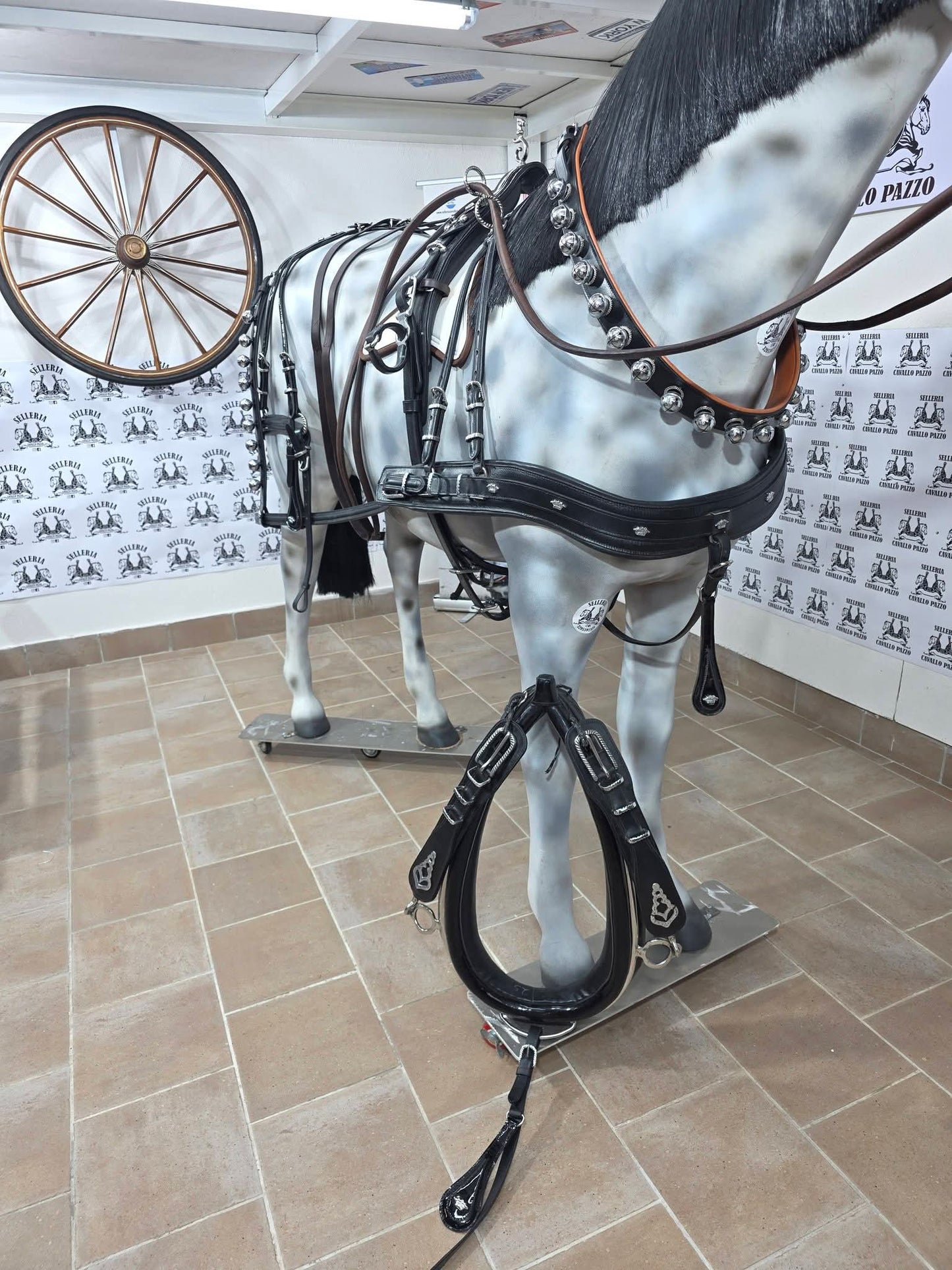 FINIMENTO COMPLETO SINGOLO IN CUOIO LUCIDO