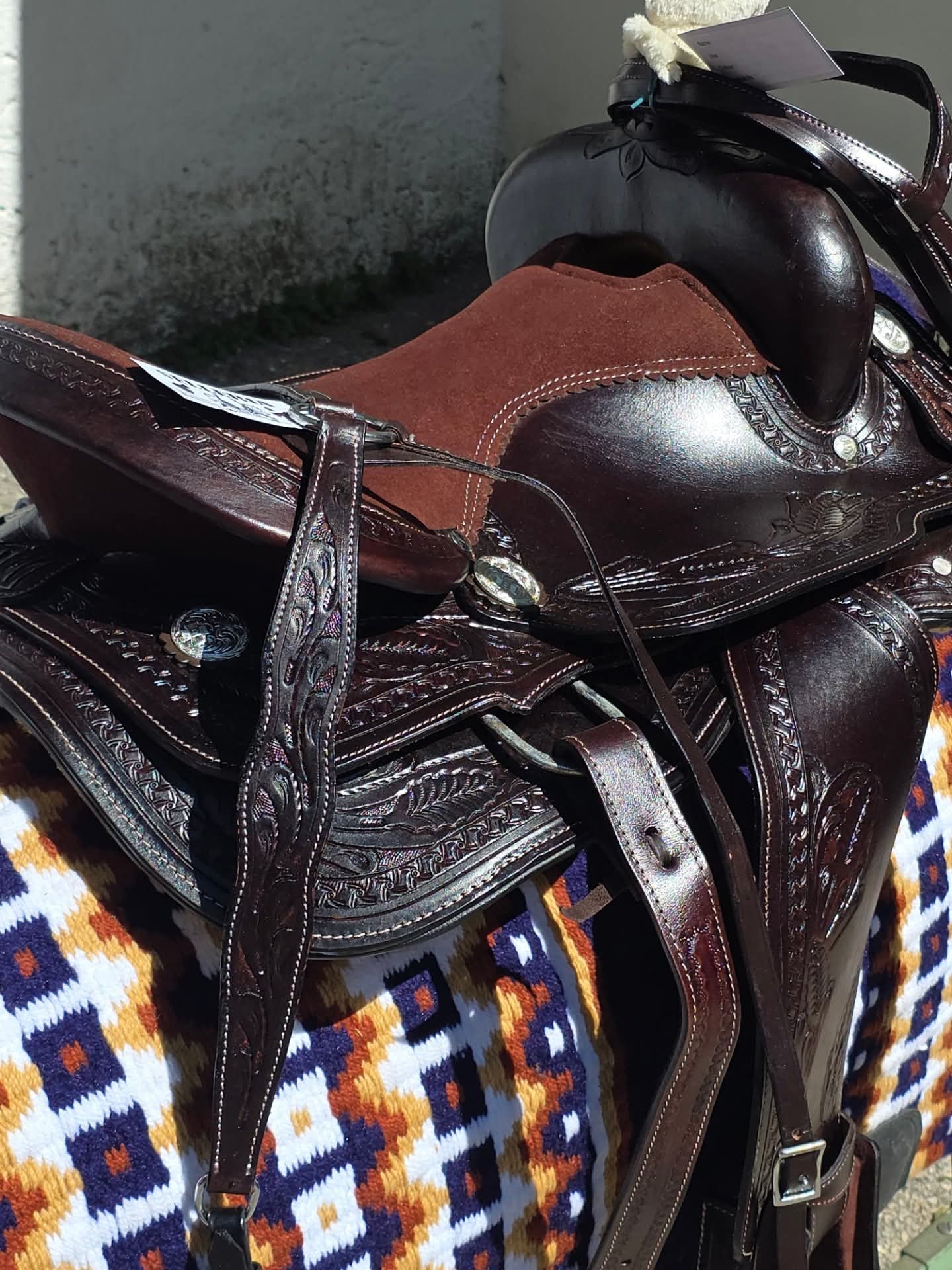 Sella western in cuoio inciso marrone scuro