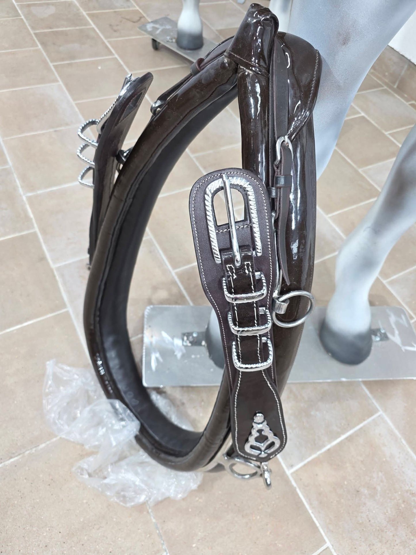 FINIMENTO COMPLETO SINGOLO IN MARRONE LUCIDO