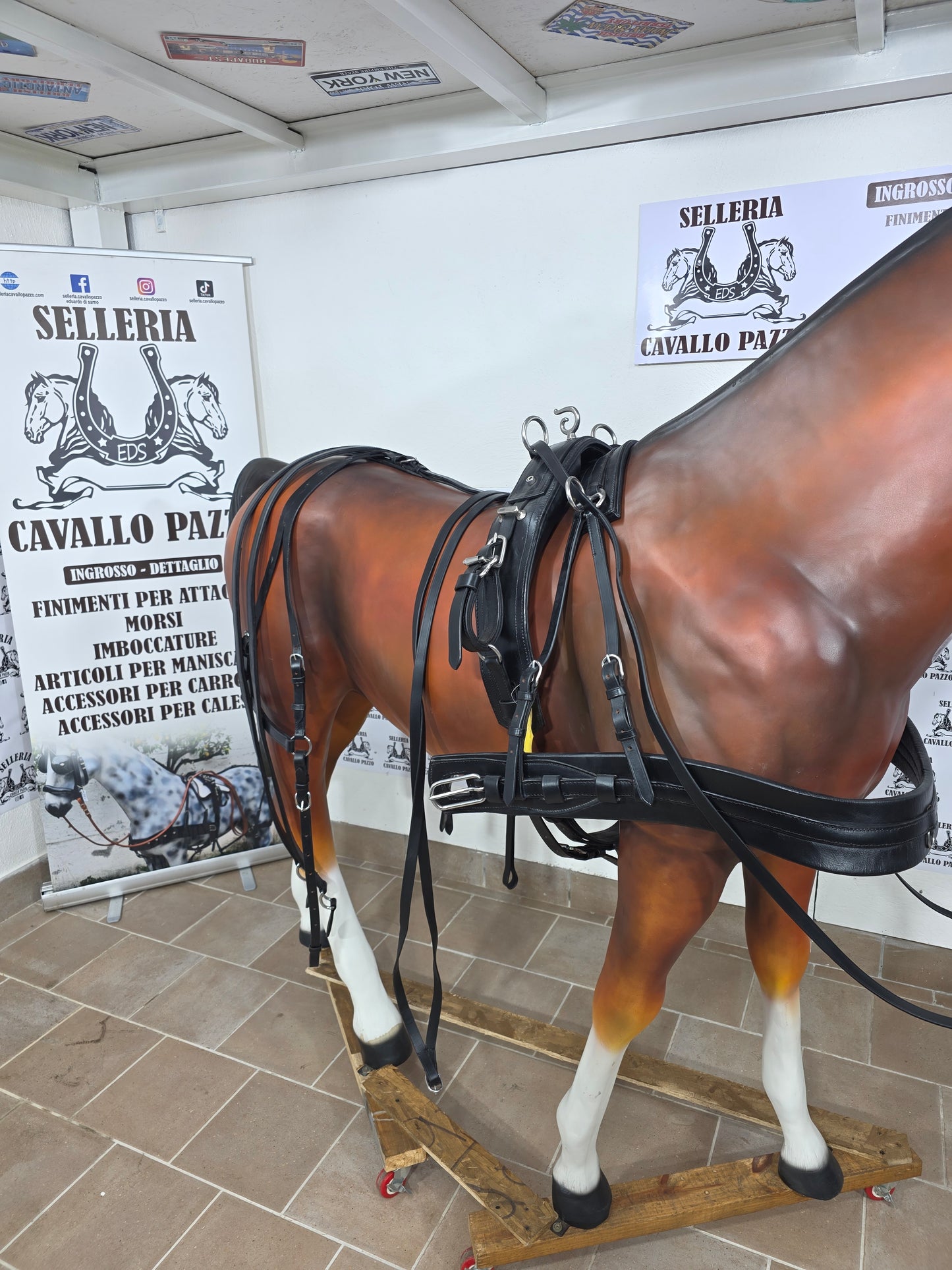 FINIMENTO SINGOLO IN CUOIO NERO O MARRONE