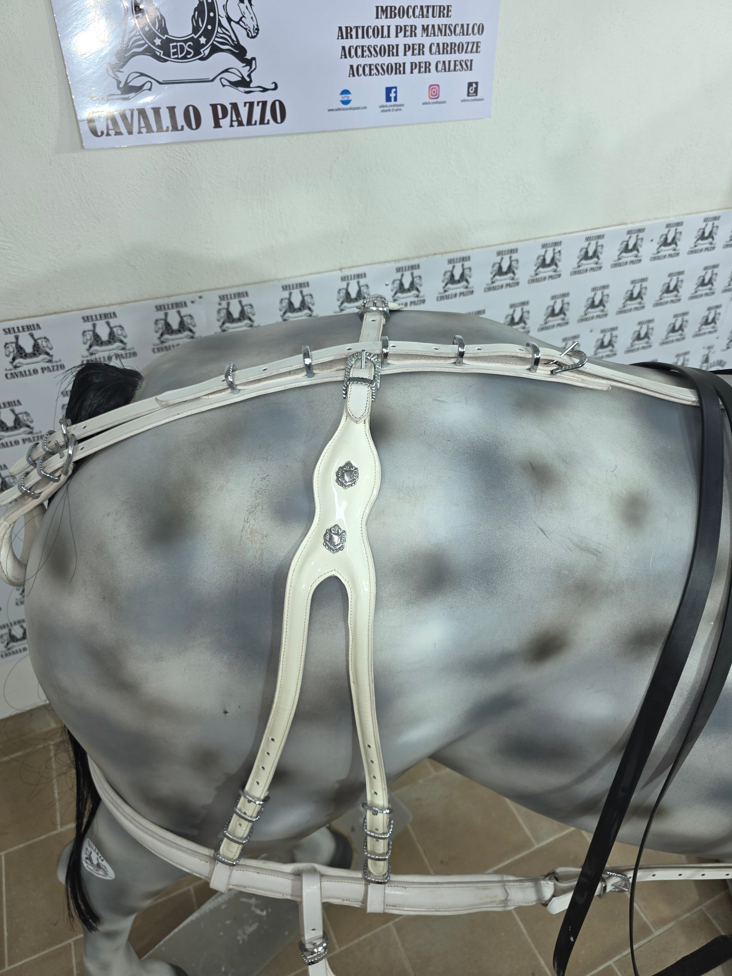 FINIMENTO IN CUOIO BIANCO LUCIDO