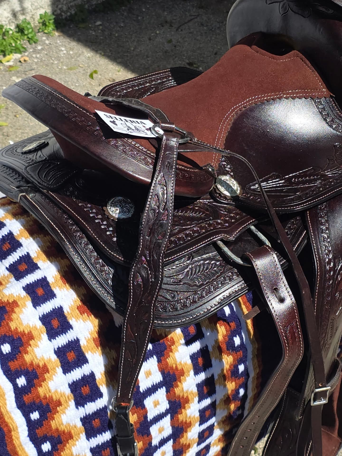 Sella western in cuoio inciso marrone scuro