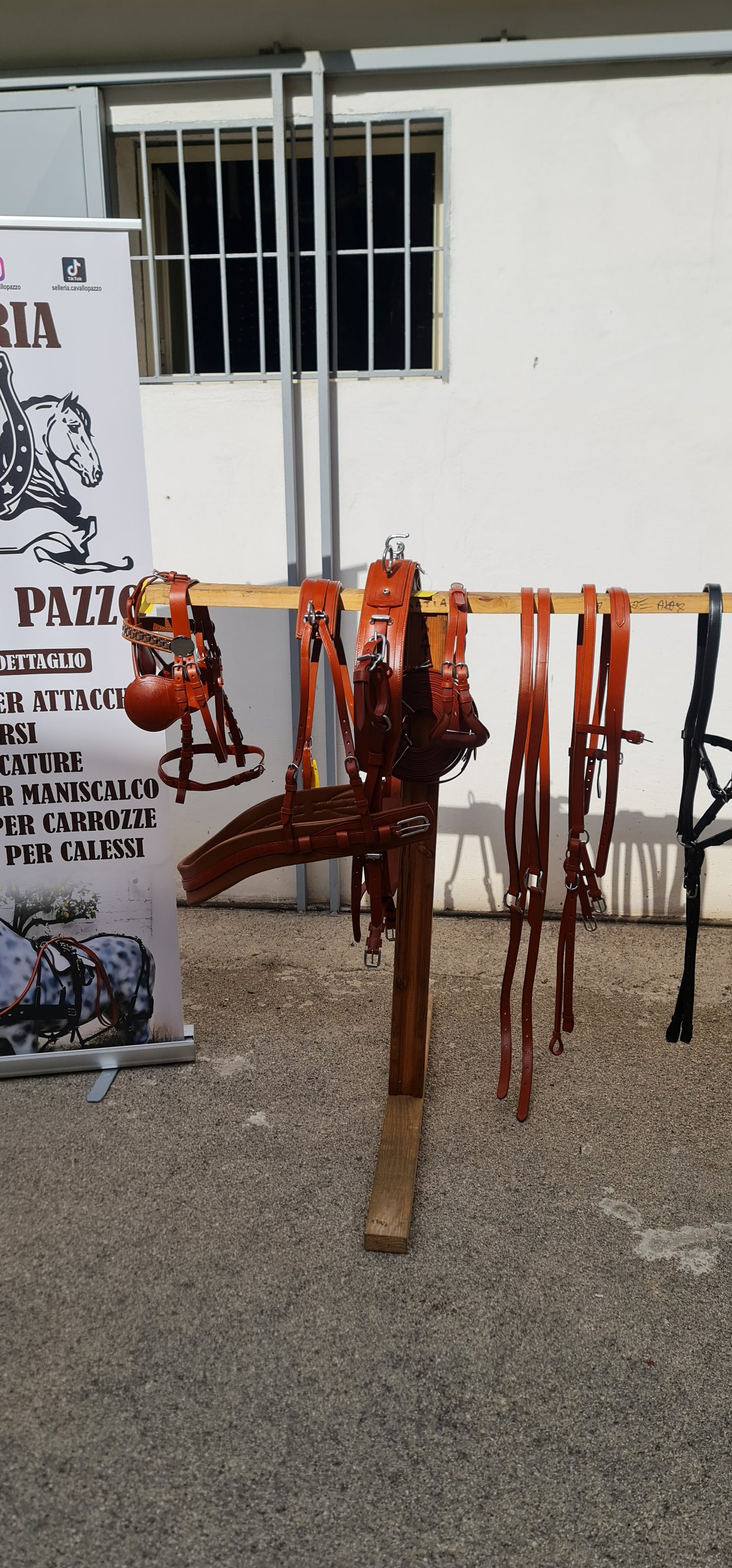 FINIMENTO SINGOLO IN CUOIO NERO O MARRONE