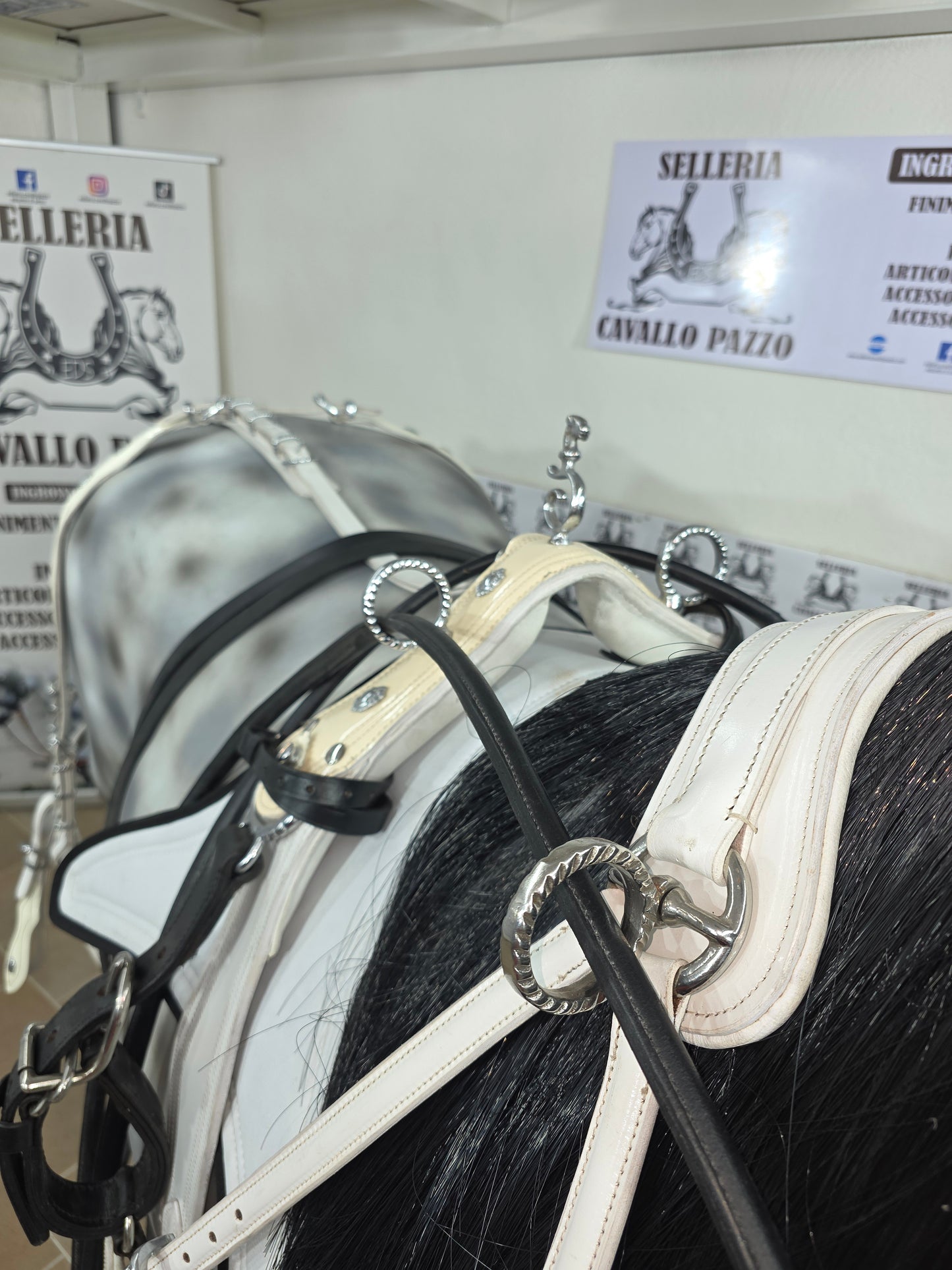 FINIMENTO IN CUOIO BIANCO LUCIDO