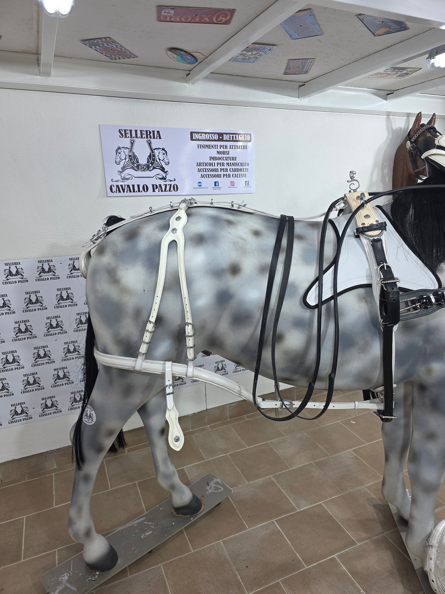 FINIMENTO IN CUOIO BIANCO LUCIDO