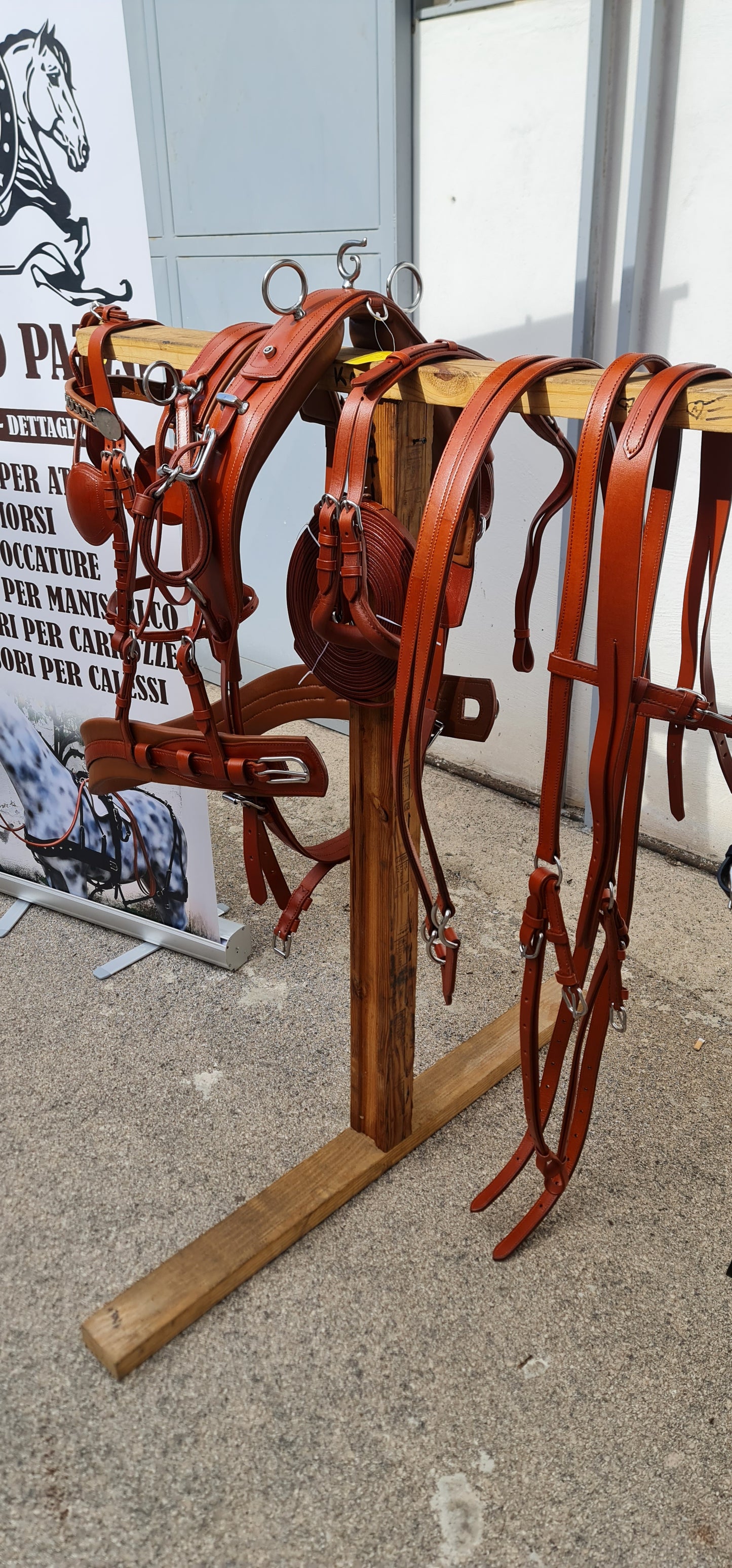 FINIMENTO SINGOLO IN CUOIO NERO O MARRONE