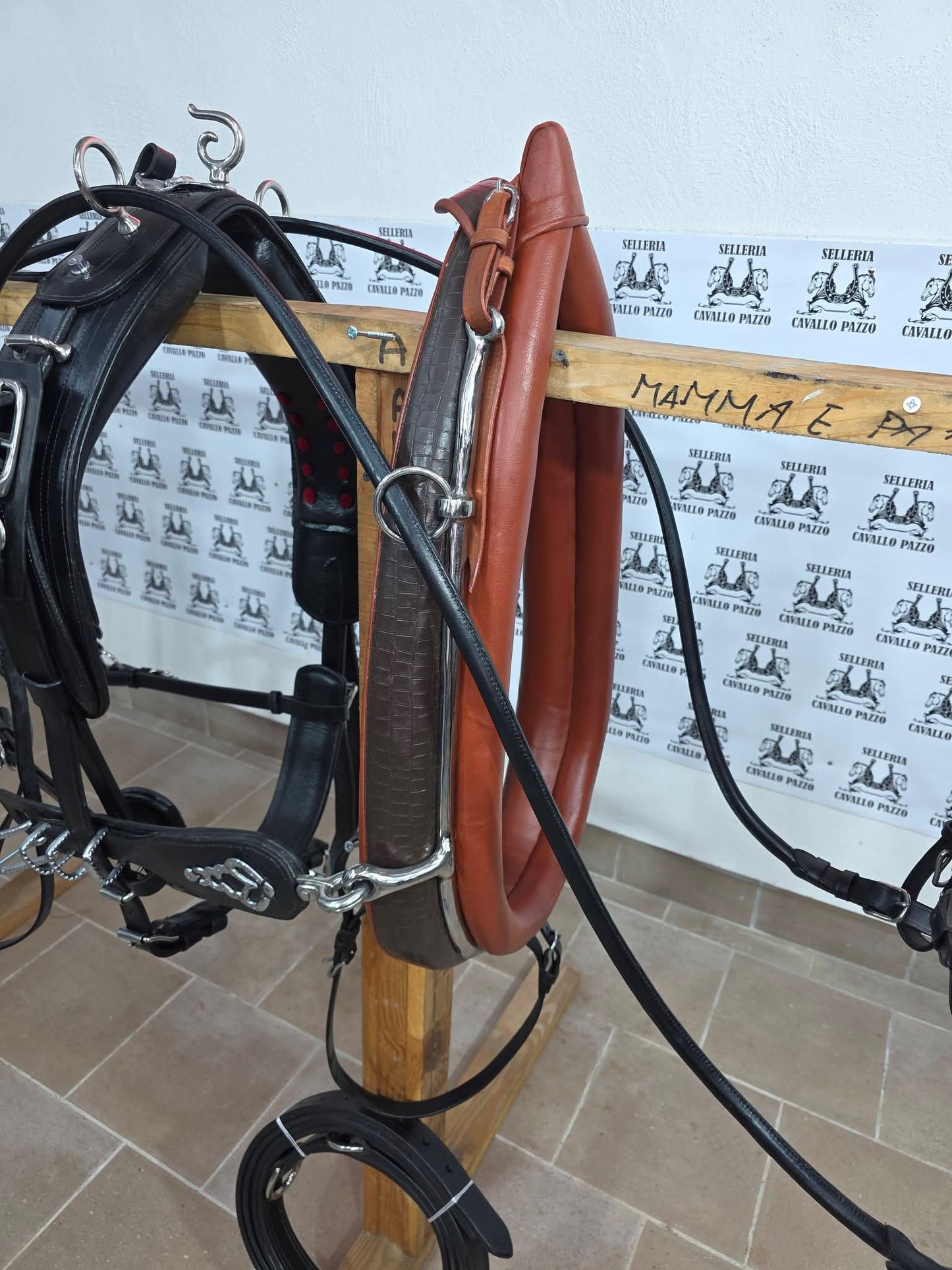 FINIMENTO SINGOLO CON COLLARE PELLE COCCODRILLO