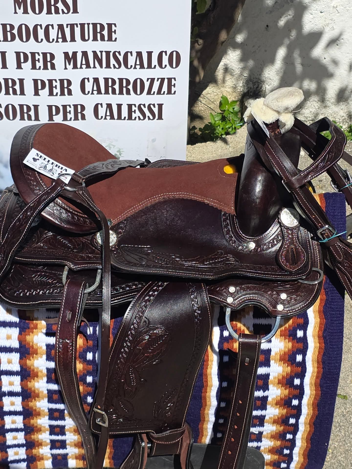 Sella western in cuoio inciso marrone scuro