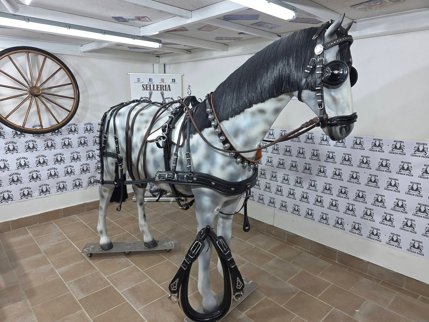 FINIMENTO COMPLETO SINGOLO IN CUOIO LUCIDO